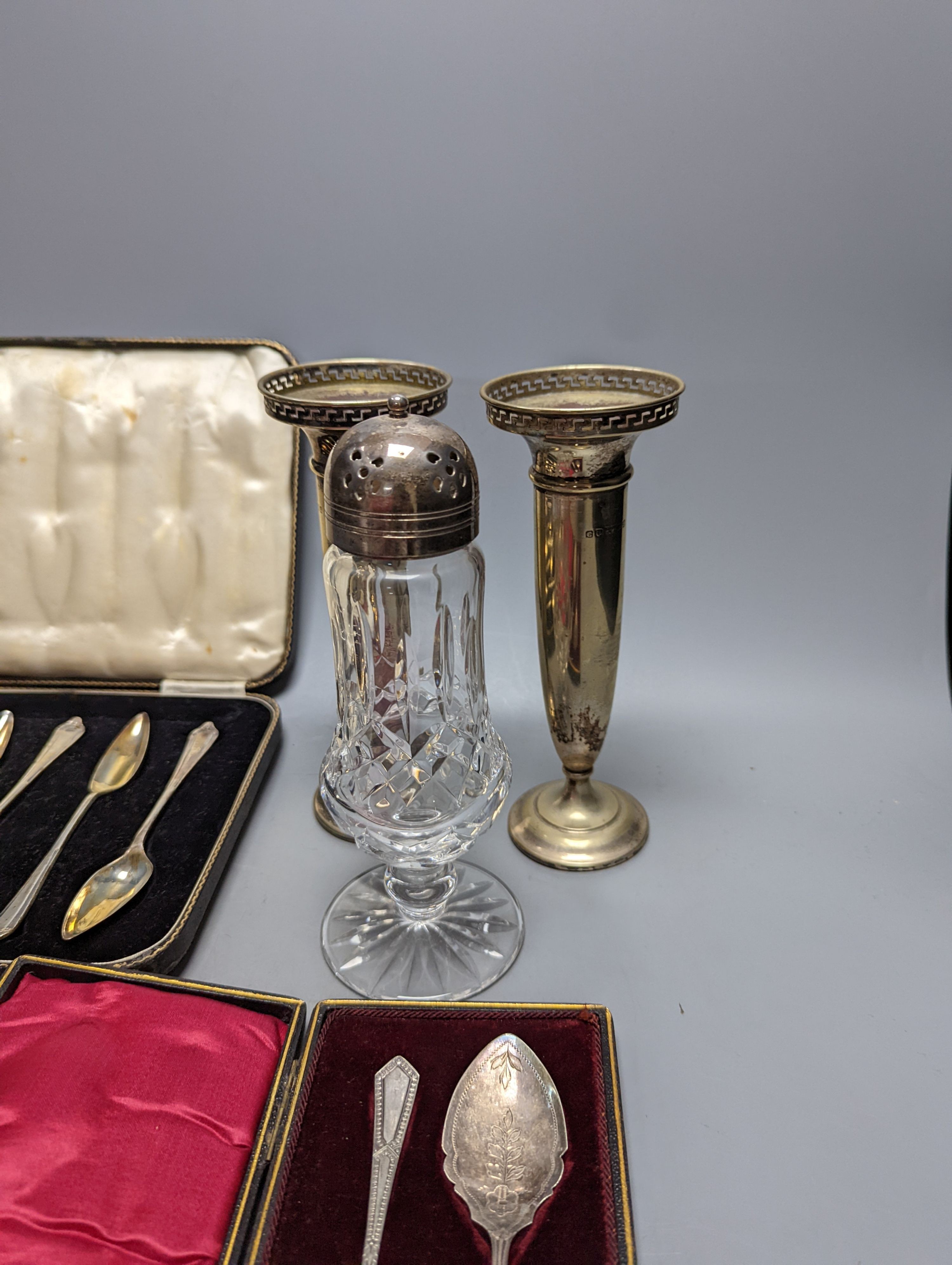 Mixed items including coins, cameo brooch in yellow metal mount, plated ware and a cased set of six silver grapefruit spoons.